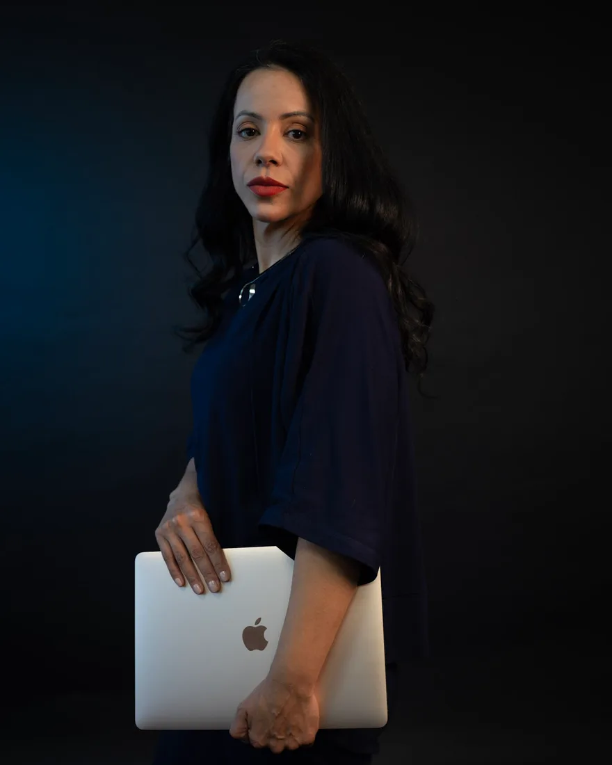 Retrato da advogada Aline Sartori